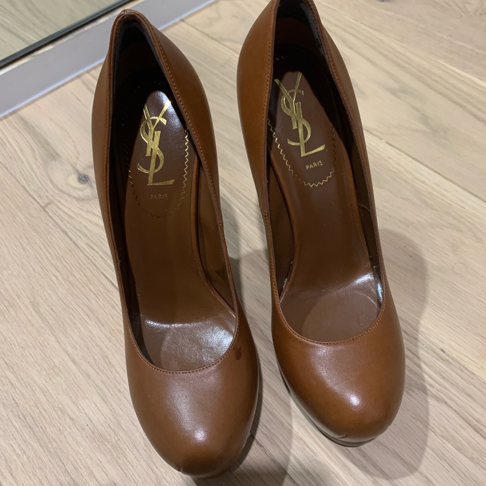 Yves Saint Laurent Tribtoo Pumps